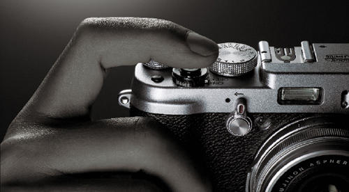 Klasyczny design nawizujcy do aparatów z minionej epoki, to olbrzymia zaleta X100.