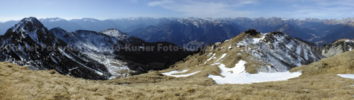 Panorama wykonana aparatem HS30EXR na szczycie góry Tamai w okolicach Ravascletto. Rozdzielczo pliku wynosi 3840×1080 pikseli, co umoliwia wykonanie powikszenia o wymiarach 32,5×9,1 cm dla 300 dpi.