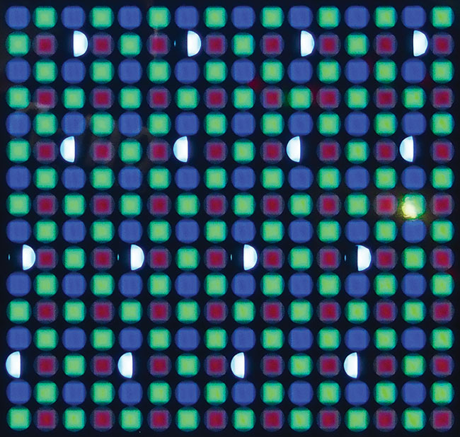 W matrycy Olympusa piksele zaznaczone na biao s odpowiedzialne za detekcj fazy.