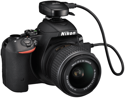 Pierwszy Nikon DX  z odchylanym, dotykowym ekranem LCD
