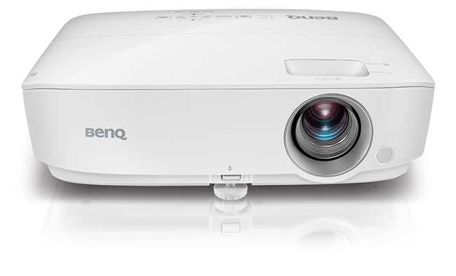BenQ W1050 – popularny projektor dla kinomanów i kibiców