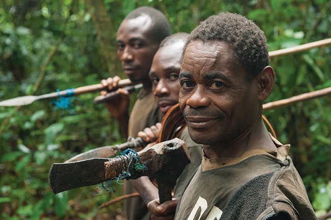 Pigmeje Baka, nomadzi zamieszkujcy lasy deszczowe Afryki Centralnej.
