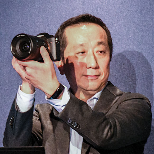 Sony A7R III pierwszy raz zaprezentowa dziennikarzom Kimio Maki, Deputy President Digital Imaging Group Sony Imaging Products & Solutions Inc., 25.10.17 w europejskiej siedzibie Sony w Weybridge pod Londynem.