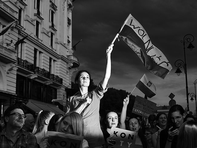 Autor: Adam Lach, Napo Images Warszawa. Uczestnicy protestów zorganizowanych przeciwko reformom polskiego sądownictwa. 24 lipca 2017