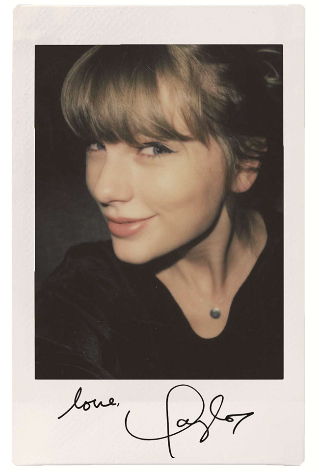 Selfie Taylor Swift  wykonane aparatem instax