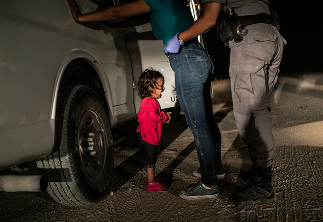 Crying Girl on the Border fot.Jonn Moore Getty Images
