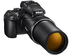 Nikon P1000 ze125-krotnym zoomem optycznym