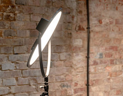 Lampa LED Newell Air Artha XL, stworzona do filmowania