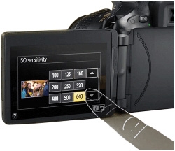 Pierwszy Nikon DX  zodchylanym, dotykowym ekranem LCD
