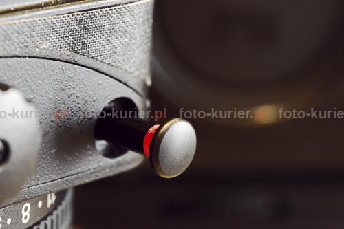 PC Micro-Nikkor 85 mm  f/2,8D: mechaniczny przycisk  domykania przysony