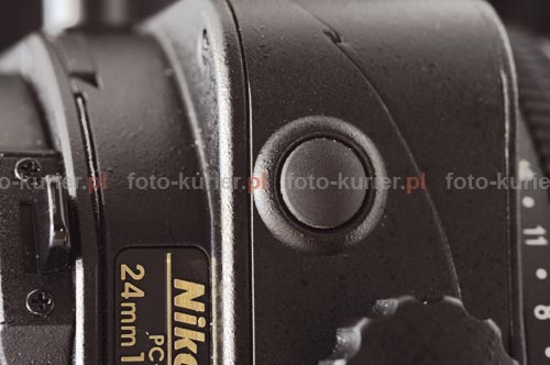 PC-E Nikkor 24 mm f/3,5D ED: przycisk domykania przysony elektromagnetycznej