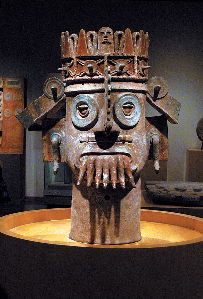 Posąg demona - Museo Nacional de Antropologia w mieście Meksyk. Nikon D100 (ISO 800; t=1/80 s; f=5,6; ogniskowa 44 mm).