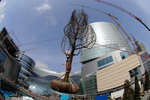 Album na temat centrum handlowego Zote Tarasy w Warszawie. Klient: Zote Tarasy/ING Real Estate. Nikon D2x, Canon EOS 5D, róne obiektywy.