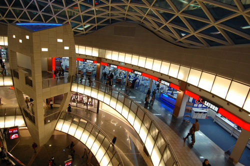 Album na temat centrum handlowego Zote Tarasy w Warszawie. Klient: Zote Tarasy/ING Real Estate. Nikon D2x, Canon EOS 5D, róne obiektywy.