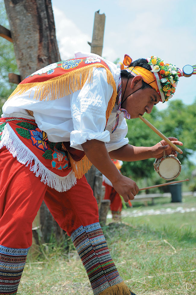 Latajcy ludzie, czyli voladores w rejonie Tajin.