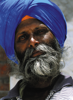 Indie, 2008. Jaipur. Sikh o dumnym spojrzeniu w Forcie Amber. fot. Edward Grzegorz Funke
