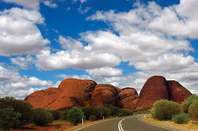 Formacje skalne Kata Tjuta.