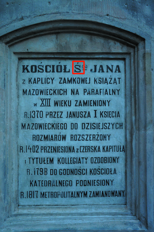 Zaszumienie obrazu najmniej widoczne jest w NEX‑ie pomimo posiadania przez niego najwyszej wartoci ISO. Zaszumienie w kompaktowym XZ-1 nie wypada gorzej ni w modelach systemu Mikro Cztery/Trzecie. Do zdj testowych posuya wmurowana tablica. Kada z powyszych ramek zawiera fragment zdjcia powikszony do 100% dla 300 dpi. Rónice w wielkoci prezentowanego motywu mog wynika z zastosowania rónych ogniskowych, odlegoci od fotografowanego obiektu i rozdzielczoci matrycy.