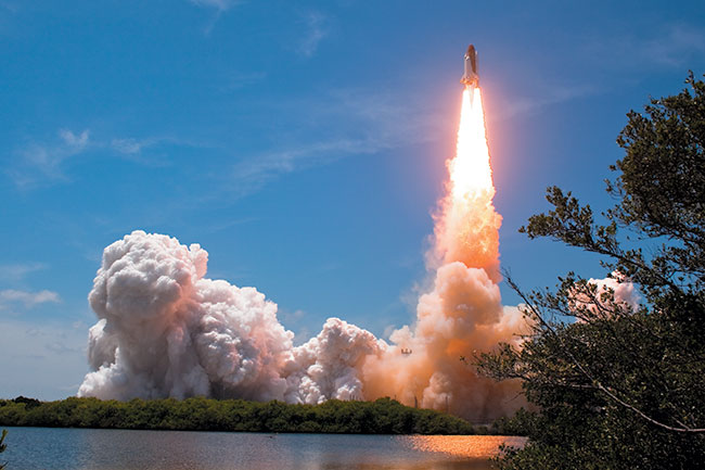Pocztek misji STS-132. Startujcy prom kosmiczny Atlantis mia wówczas wznosi si po raz ostatni. Jak si jednak okazao, znalazy si pienidze na wysanie go ponownie w przestrze kosmiczn. Data ta ostatecznie wyznaczona zostaa na nie wczeniej ni 8 lipca 2011, godzina 11:40 czasu na Florydzie. Misja odbdzie si pod oznaczeniem STS-135.
