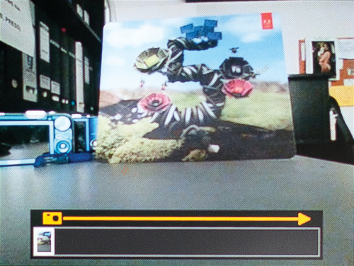 Aparaty Casio (na górze), Olympus (rodkowy) i Sony maj tzw. tryb sweep panoramy. Podczas wczenia go, na ekranie pokazuj si wskazówki, jak naley panoram wykonywa. 
