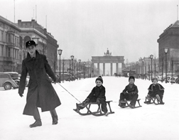 „Unter den Linden”. Berlin, lata 30.