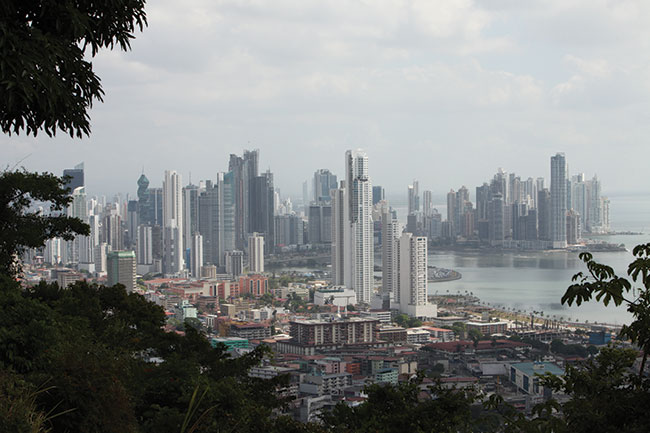 Panorama miasta Panama wykonana ze wzgórza Ancon.
