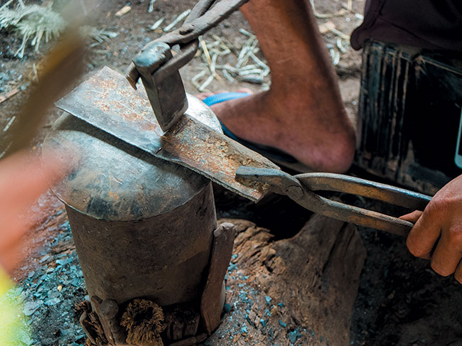 Laotaczycy w pracy wykorzystuj bardzo proste narzdzia. Czasami warto skupi si na detalach.