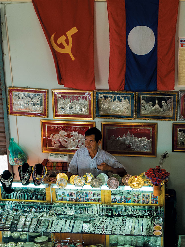 Laotaska Partia Ludowo-Rewolucyjna jest jedyn legaln partia polityczn i sprawuje wadz od 1975 roku.