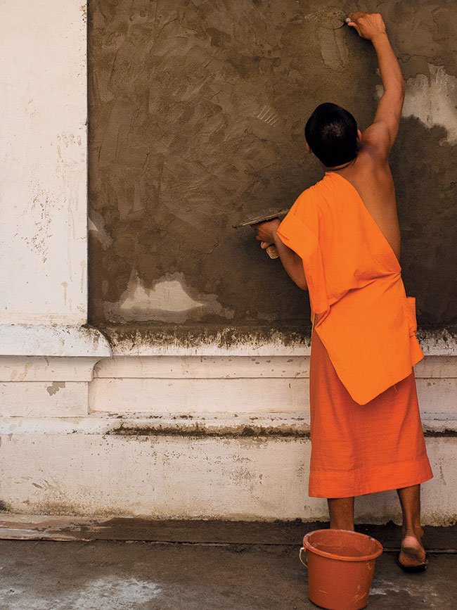 W wityniach w Luang Prabang warto zosta na duej. Mnie bardziej od tego co w rodku interesowao to co na zewntrz. Dziki temu udao mi si zaobserwowa niecodzienn scen.