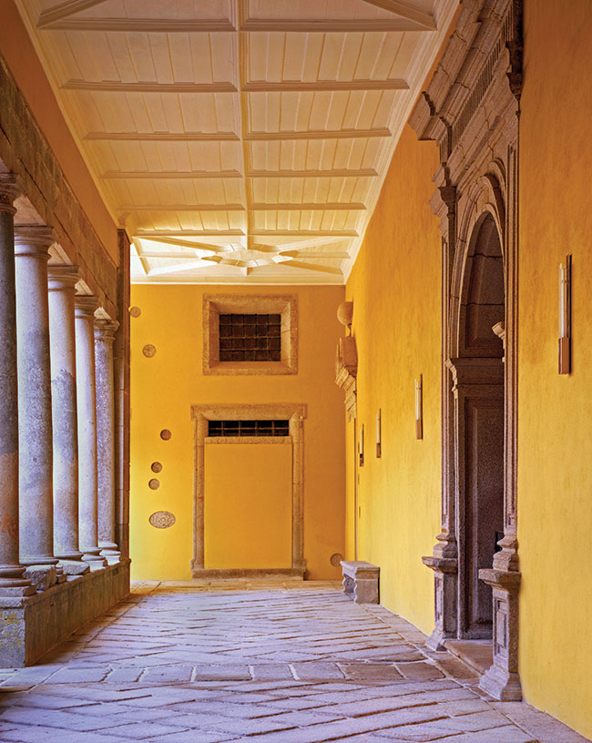 Klasztor Santa Maria de Refois Lima w&nbsp;miejscowo�ci Ponte de Lima, architekt Fernando Tavora, Aparat Gandolifi 4&times;5.