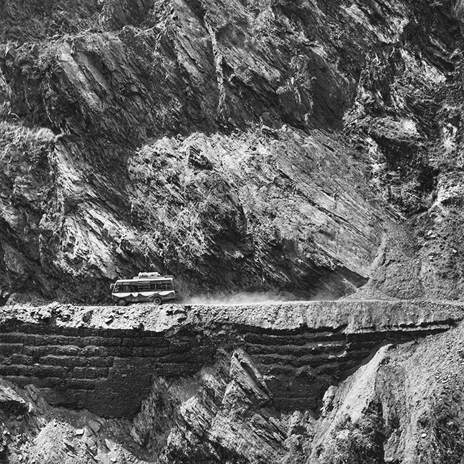 Droga z&nbsp;Marphy do&nbsp;Tatopani (tytu�: &bdquo;Autobus&rdquo;).