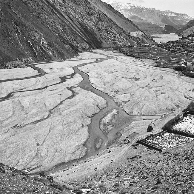 Widok na koryto rzeki Kali Gandaki oraz wiosk Kagbeni (tytu: „By wzi g