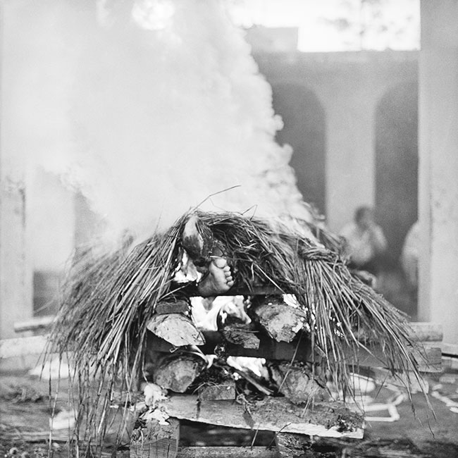 Ceremonia palenia zw�ok. �wi�tynia w&nbsp;centrum Katmandu (tytu�: &bdquo;Stopa&rdquo;).