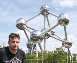 Atomium to jeden z symboli Brukseli. Zdjcie wykonalimy w parku Mini-Europa, w którym testowalimy m.in. Tamrona 15-30 mm f/2,8 w poczeniu z Nikonem D810.  fot.: samowyzwalacz Nikona D810
