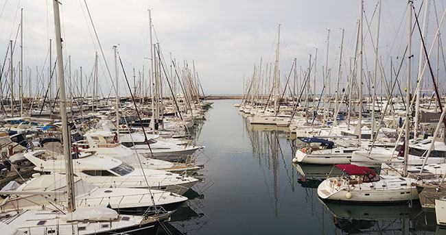 Ateny, port w Kalamaki, miejsce, w którym zacz si Fotojachting 2017. Zdjcie wykonane z drona za porednictwem okularów Epson Moverio BT-300.Fot. Grzegorz Stancel