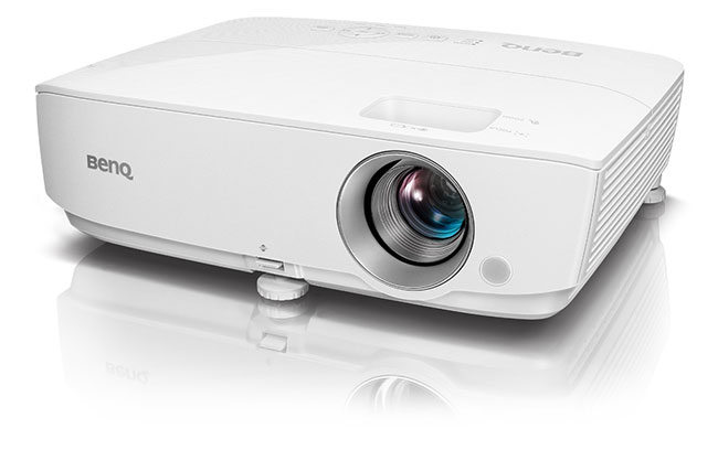 BenQ W1050 – popularny projektor dla kinomanów i kibiców