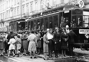 Odzyskana. Fotoreporta z Warszawy 1918–1939.