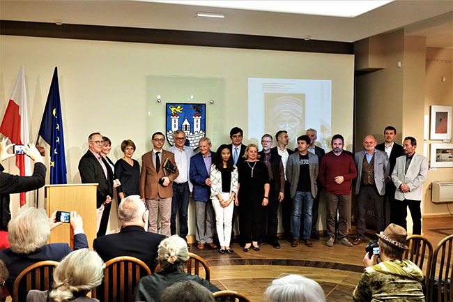 Wspólne zdjcie z Laureatami 