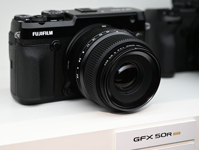 PHOTOKINA 2018: Fujifilm GFX 50R w stylu aparatu dalmierzowego