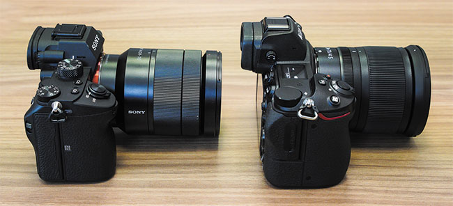 Nikon Z6 i Sony A7 III z obiektywami 24–70 mm f/4 to bardzo podobne konstrukcje.