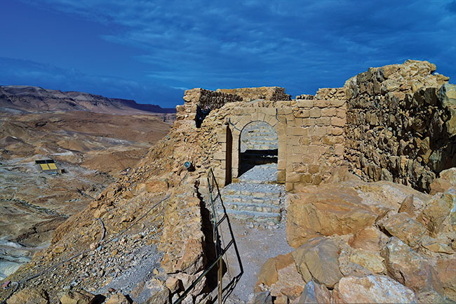 Masada, staroytne ruiny twierdzy Heroda, do której mona dosta si kolejk górsk. To typowy motyw wakacyjny, idealnie nadajcy si do uwiecznienia Nikonem Z6.