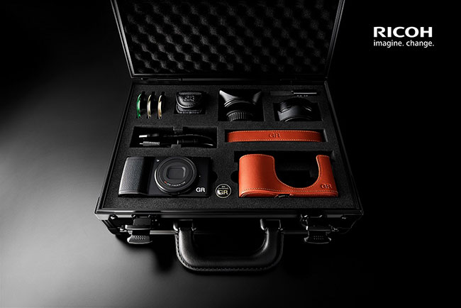 Ricoh GR II Premium Kit na aukcji WOP