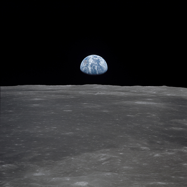 650-View-of-Earth-rising-over-Moon's-horizon-taken-from-Apollo-11-spacecraft©-NASA-