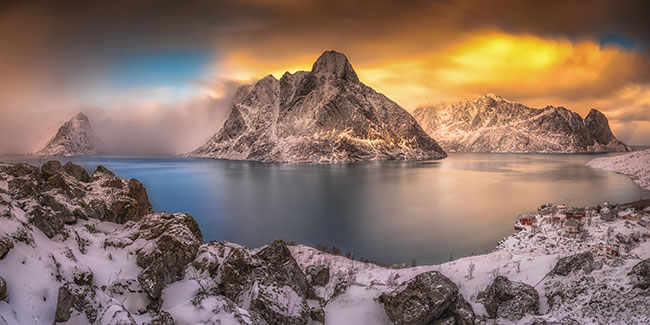 Panorama z Lofotów, Norwegia. Canon EOS 5D IV + 16–35 mm f /2,8 IS USM III.