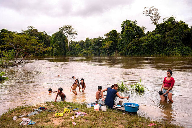 Sebastián Liste sfotografowa rozwój i wylesianie Amazonii