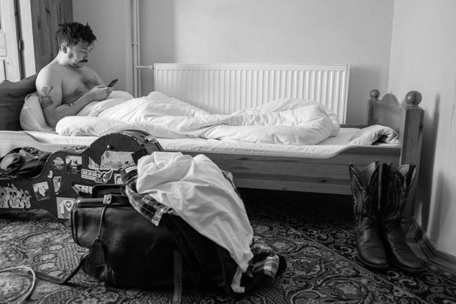 Ukraiski songwriter Sasha Boole gra amerykaski folk country. Przez ostatnie cztery lata koncertowa w klubach, na festiwalach oraz nietypowych miejscach caej Europy.