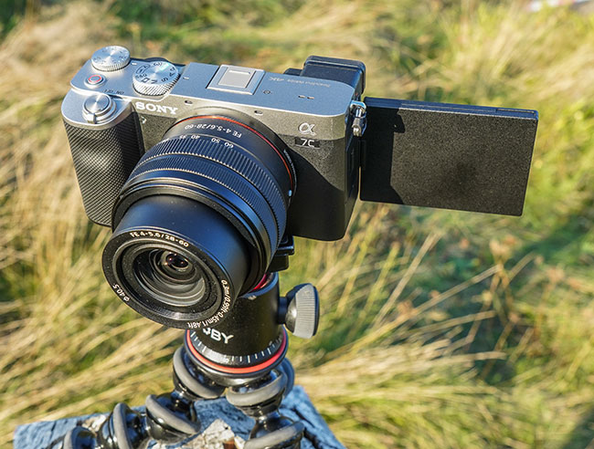 Sony A7C i zmiennoogniskowy obiektyw - najmniejszy i najlejszy penoklatkowy zestaw