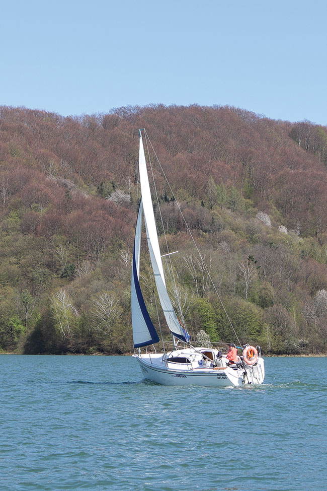 Jezioro Soli�skie. Typowe wakacyjne fotografowanie z&nbsp;udzia�em M50 II (wycinek kadru). Canon EOS M50 II + 15&ndash;45 mm f/3,5&ndash;6,3; par. eksp.: 1/160 s; ISO 100; f/9; f=45 mm
