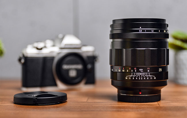 Voigtlander Super Nokton 29 mm f/0,8 - najjaniejszy seryjnie produkowany obiektyw na wiecie