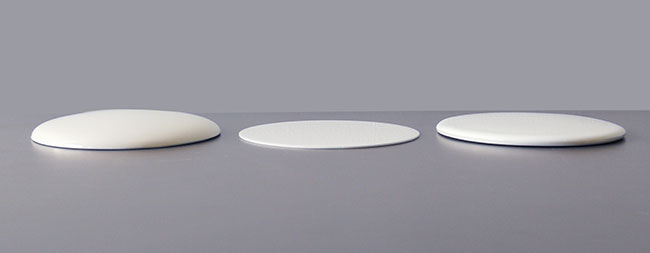 Zestawienie porcelanek, od lewej: wypuka, cienka, standardowa. Mona zaobserwowa rónice w ksztacie oraz kolorze.